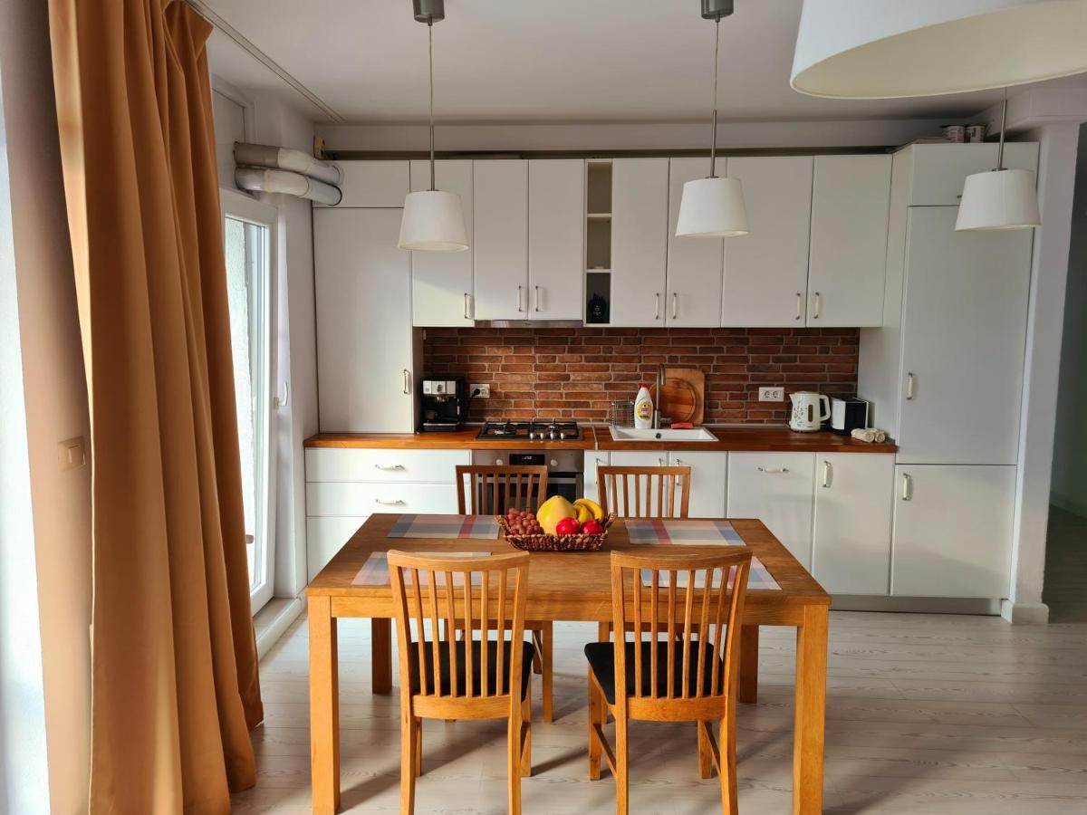 Central Apartament Urbana Арад Екстериор снимка