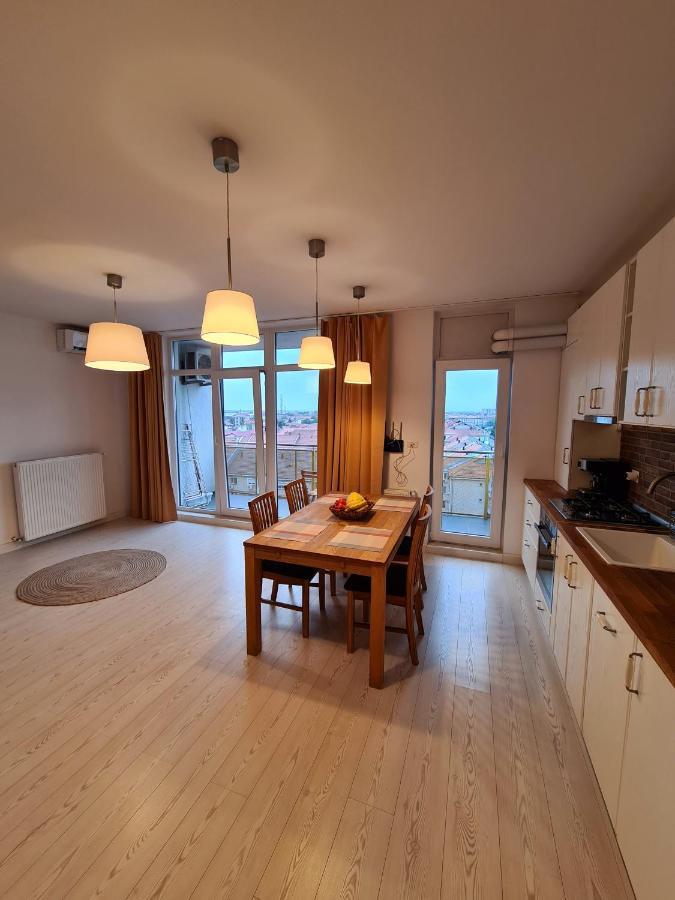 Central Apartament Urbana Арад Екстериор снимка