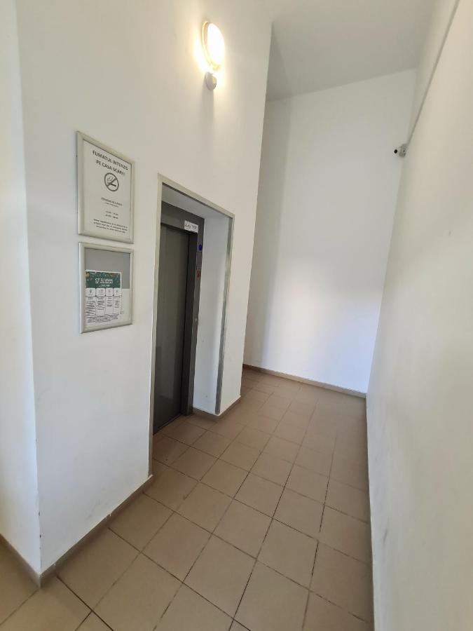 Central Apartament Urbana Арад Екстериор снимка