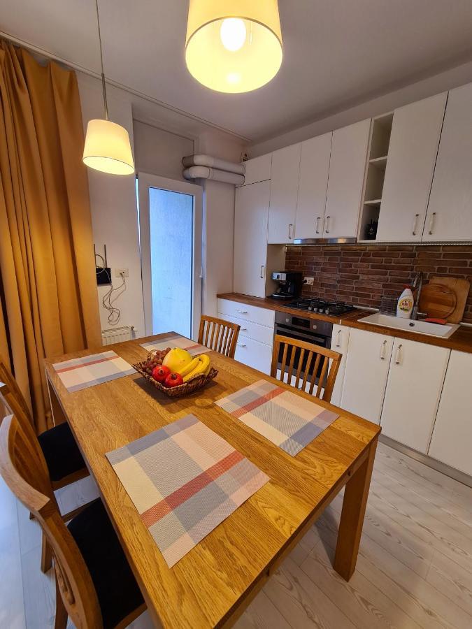 Central Apartament Urbana Арад Екстериор снимка